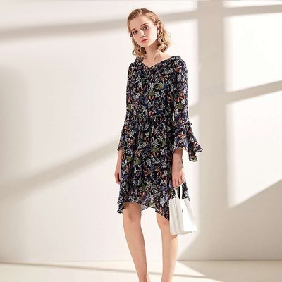 千慧紫長(zhǎng)袖打底連衣裙 品牌折扣女裝批發(fā)市場(chǎng)的性價(jià)比之選